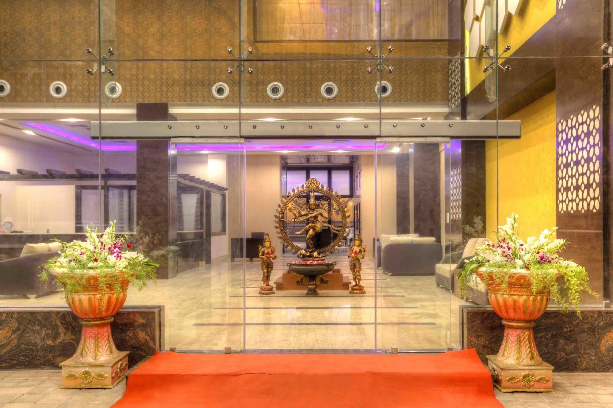 Rio Meridian Hotel Mysore Extérieur photo