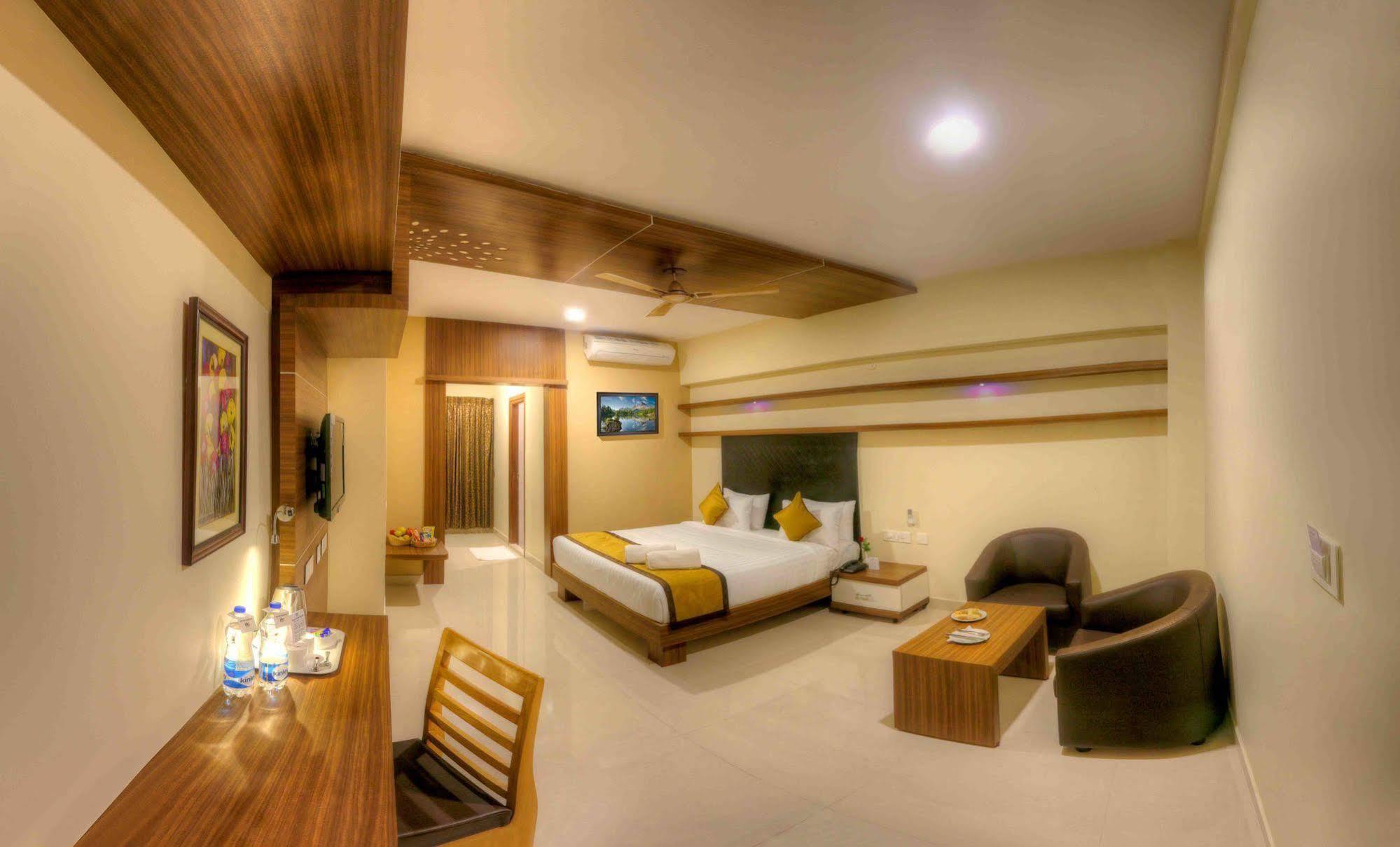 Rio Meridian Hotel Mysore Extérieur photo