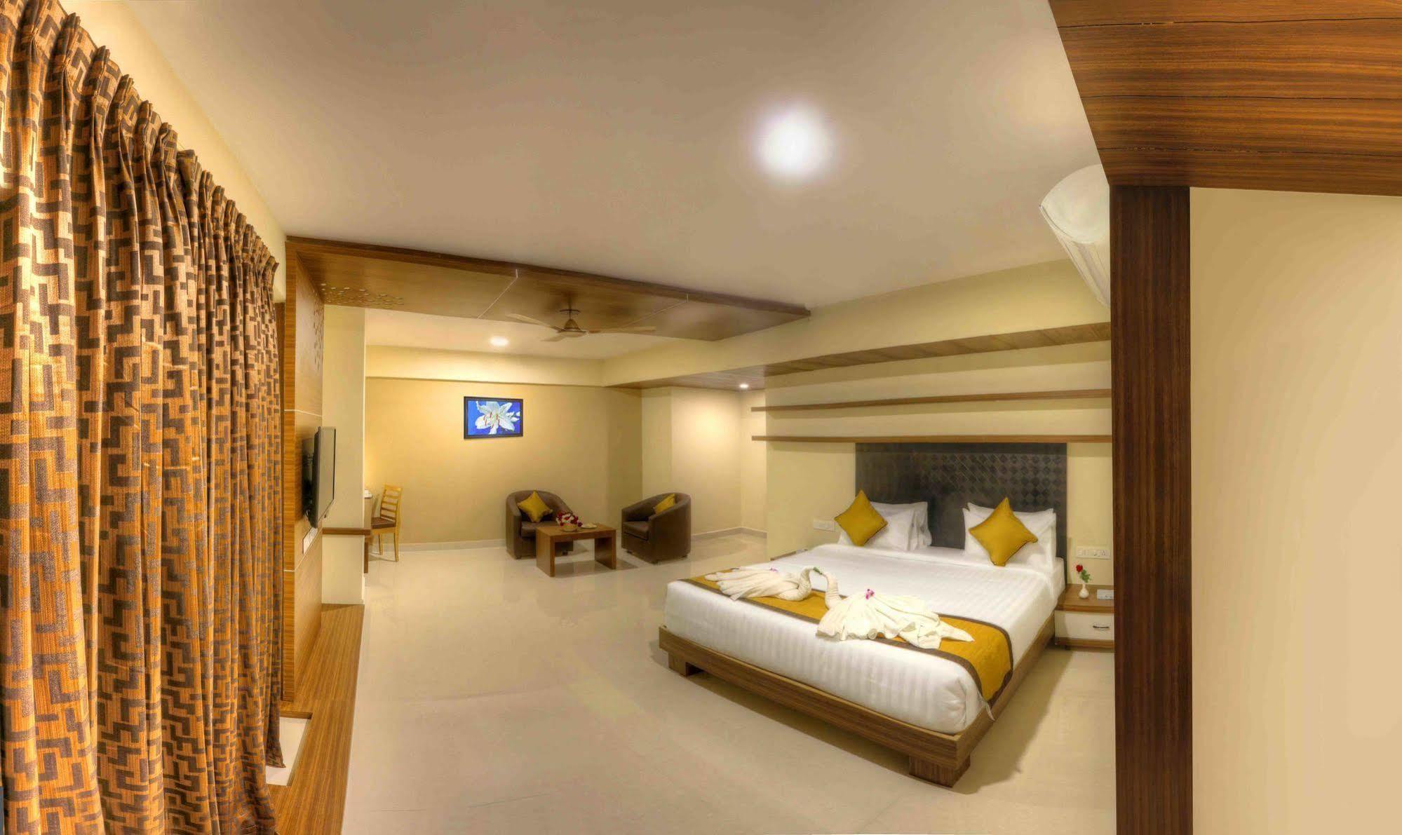 Rio Meridian Hotel Mysore Extérieur photo