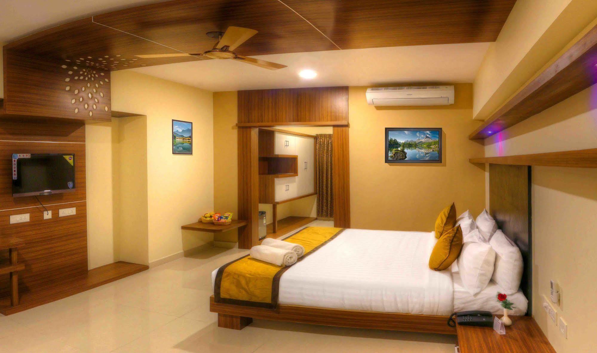 Rio Meridian Hotel Mysore Extérieur photo